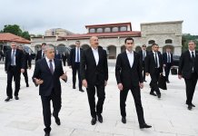Президент Ильхам Алиев и Президент Сердар Бердымухамедов посмотрели в Шуше расстрелянные во время оккупации бюсты знаменитых личностей Азербайджана (ФОТО)