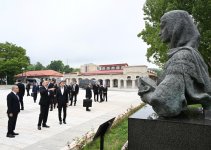 Президент Ильхам Алиев и Президент Сердар Бердымухамедов посмотрели в Шуше расстрелянные во время оккупации бюсты знаменитых личностей Азербайджана (ФОТО)