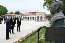 Президент Ильхам Алиев и Президент Сердар Бердымухамедов посмотрели в Шуше расстрелянные во время оккупации бюсты знаменитых личностей Азербайджана (ФОТО)