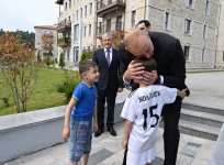 Президент Ильхам Алиев и Президент Сердар Бердымухамедов побывали в первом жилом комплексе, построенном в городе Шуша (ФОТО)