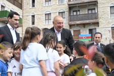 Президент Ильхам Алиев и Президент Сердар Бердымухамедов побывали в первом жилом комплексе, построенном в городе Шуша (ФОТО)