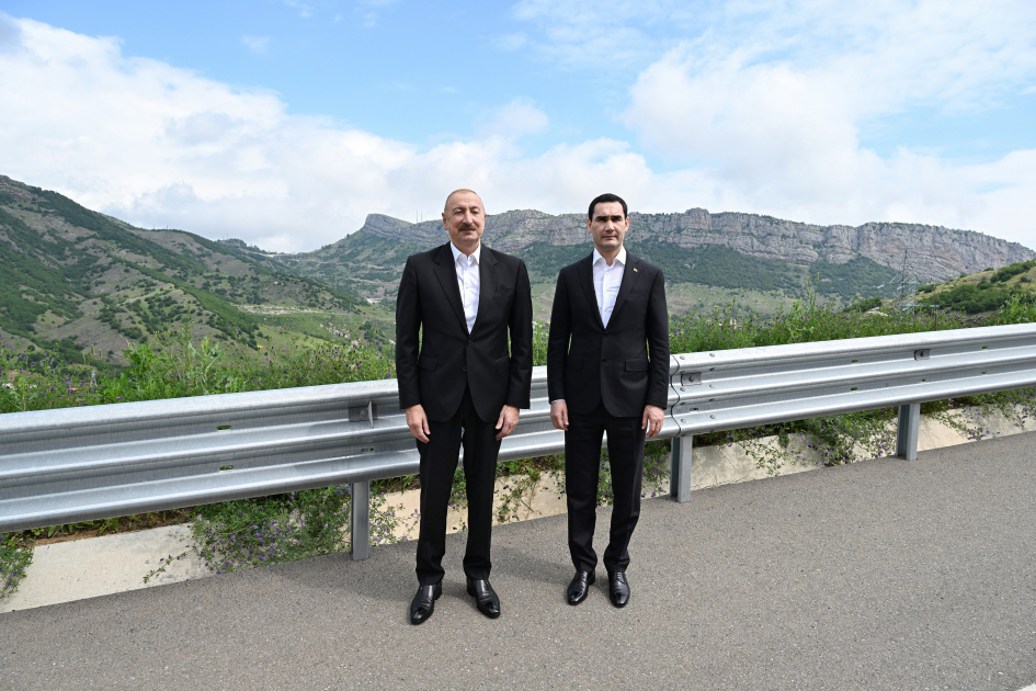 Президент Ильхам Алиев и Президент Сердар Бердымухамедов сфотографировались на фоне села Дашалты Шушинского района (ФОТО)