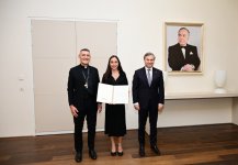 Вице-президент Фонда Гейдара Алиева Лейла Алиева встретилась с руководителем Ватиканской апостольской библиотеки и Апостольского архива (ФОТО)