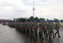 В Азербайджане в День Вооруженных сил организованы шествия военнослужащих (ФОТО)