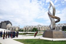 Руководство минобороны посетило Аллею почетного захоронения, Парк Победы и Военное мемориальное кладбище (ФОТО/ВИДЕО)