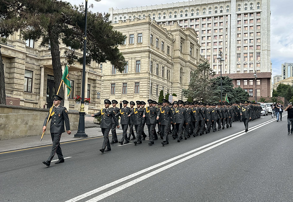 В Азербайджане в День Вооруженных сил организованы шествия военнослужащих (ФОТО)