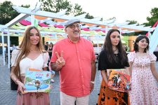 Лейла Алиева и Арзу Алиева посетили летний фестиваль CandyFest и посмотрели шоу цирка на воде «Волшебная жемчужина» (ФОТО)