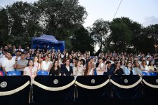 Лейла Алиева и Арзу Алиева посетили летний фестиваль CandyFest и посмотрели шоу цирка на воде «Волшебная жемчужина» (ФОТО)