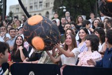 Лейла Алиева и Арзу Алиева посетили летний фестиваль CandyFest и посмотрели шоу цирка на воде «Волшебная жемчужина» (ФОТО)