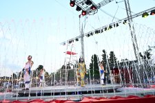 Лейла Алиева и Арзу Алиева посетили летний фестиваль CandyFest и посмотрели шоу цирка на воде «Волшебная жемчужина» (ФОТО)