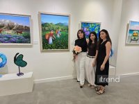В Баку открылась красочная экспозиция Gulnar Art Studio под названием "Разные взгляды" (ФОТО)