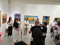 В Баку открылась красочная экспозиция Gulnar Art Studio под названием "Разные взгляды" (ФОТО)