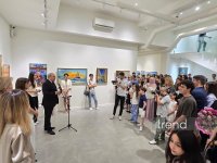 В Баку открылась красочная экспозиция Gulnar Art Studio под названием "Разные взгляды" (ФОТО)