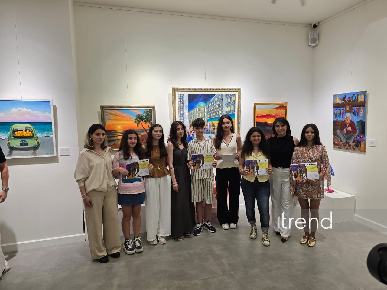 В Баку открылась красочная экспозиция Gulnar Art Studio под названием "Разные взгляды" (ФОТО)