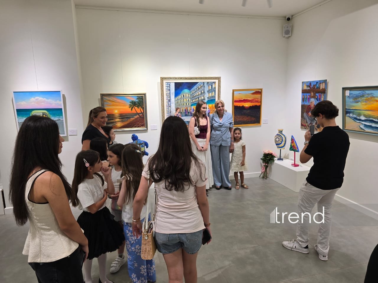 В Баку открылась красочная экспозиция Gulnar Art Studio под названием "Разные взгляды" (ФОТО)