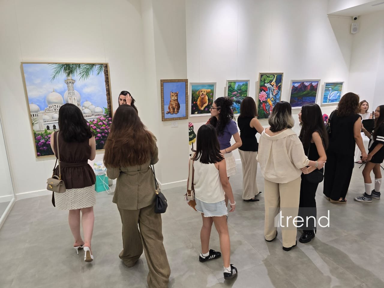 В Баку открылась красочная экспозиция Gulnar Art Studio под названием "Разные взгляды" (ФОТО)