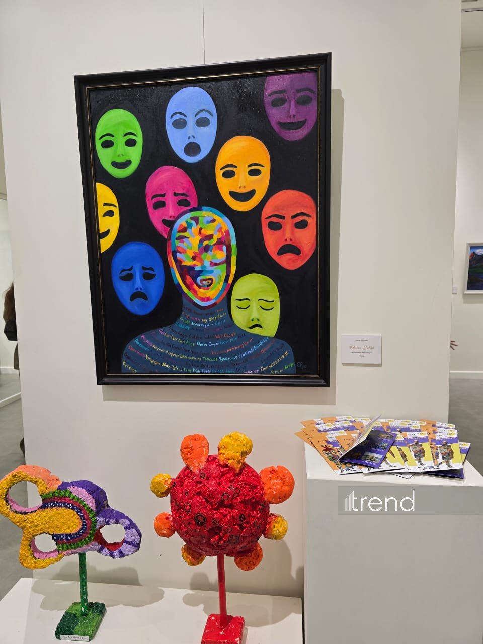 В Баку открылась красочная экспозиция Gulnar Art Studio под названием "Разные взгляды" (ФОТО)