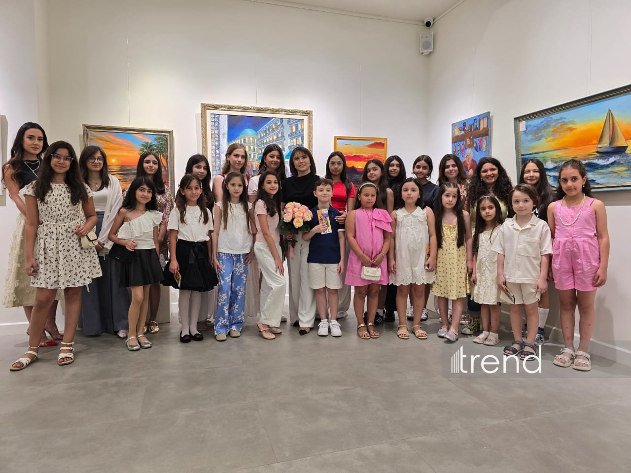 В Баку открылась красочная экспозиция Gulnar Art Studio под названием "Разные взгляды" (ФОТО)