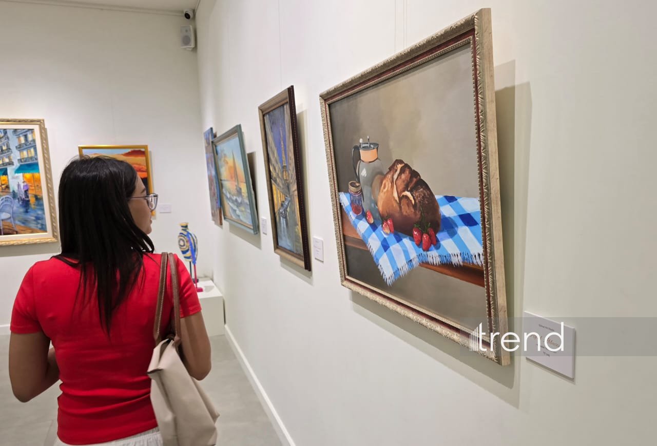 В Баку открылась красочная экспозиция Gulnar Art Studio под названием "Разные взгляды" (ФОТО)