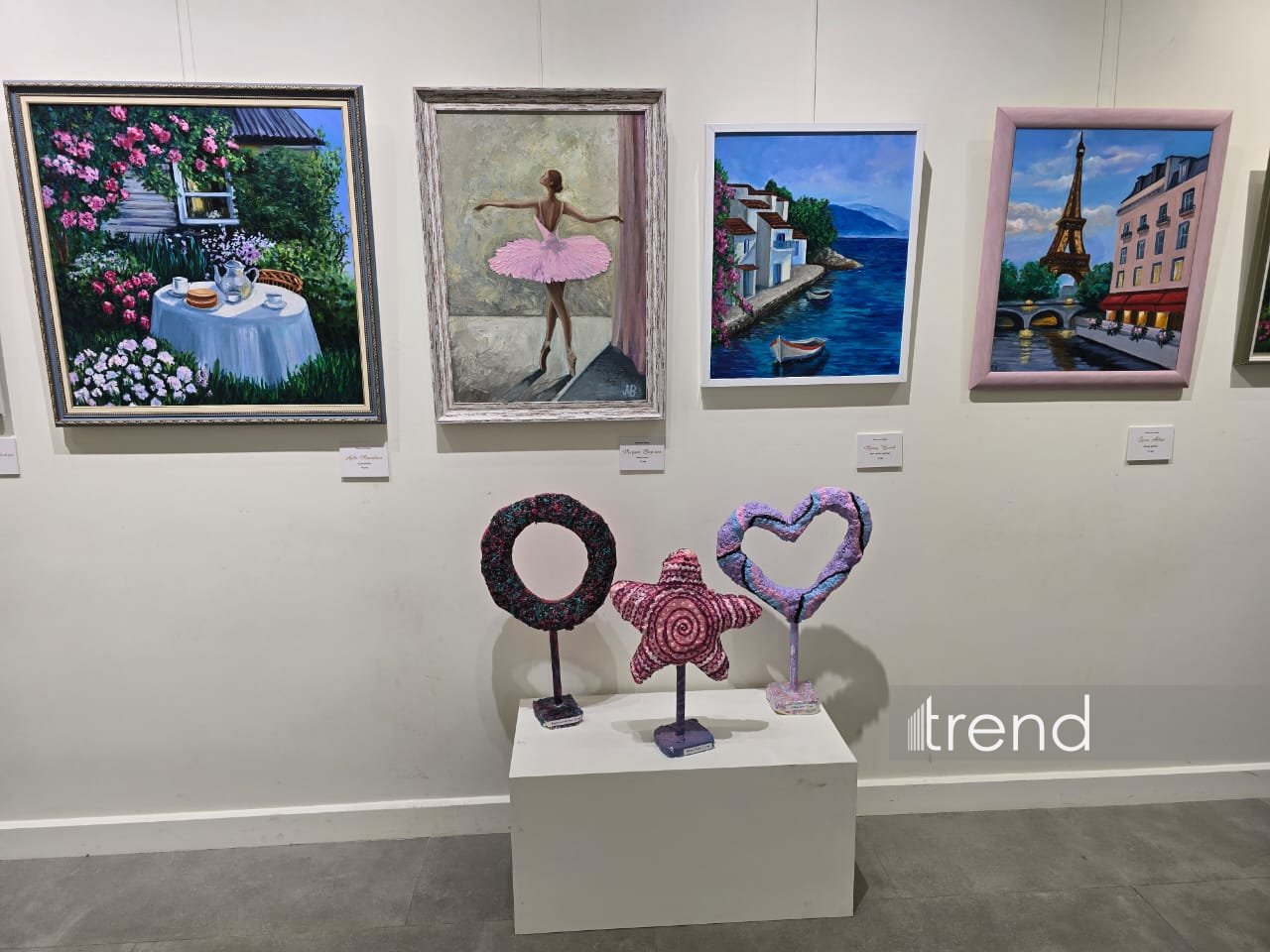 В Баку открылась красочная экспозиция Gulnar Art Studio под названием "Разные взгляды" (ФОТО)