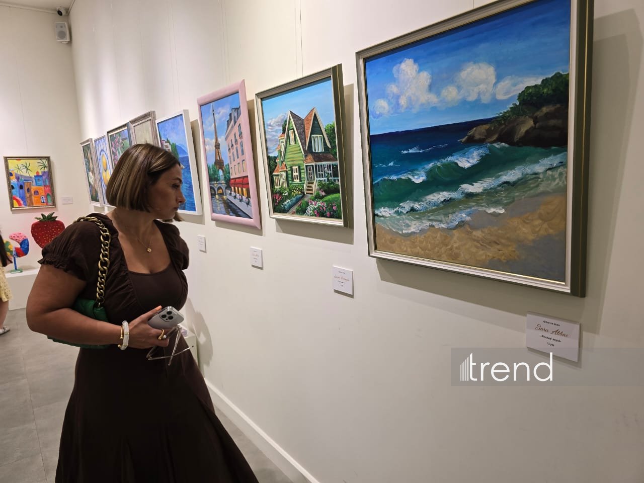 В Баку открылась красочная экспозиция Gulnar Art Studio под названием "Разные взгляды" (ФОТО)