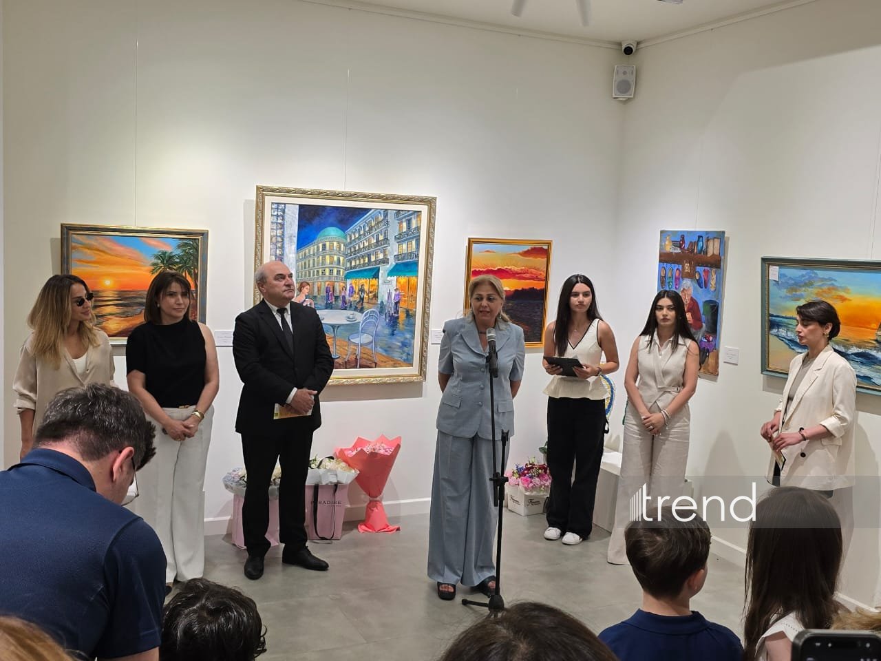 В Баку открылась красочная экспозиция Gulnar Art Studio под названием "Разные взгляды" (ФОТО)