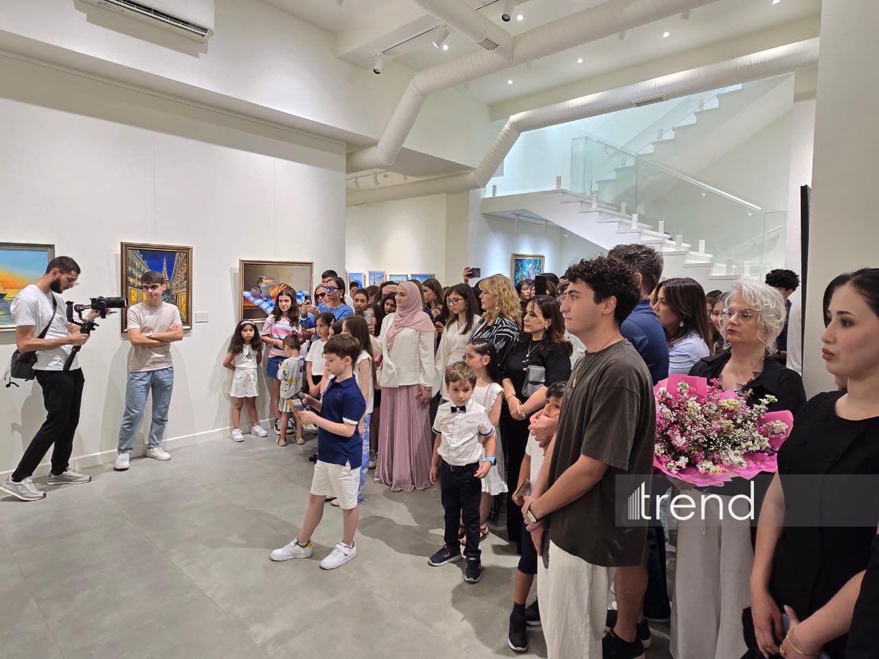 В Баку открылась красочная экспозиция Gulnar Art Studio под названием "Разные взгляды" (ФОТО)
