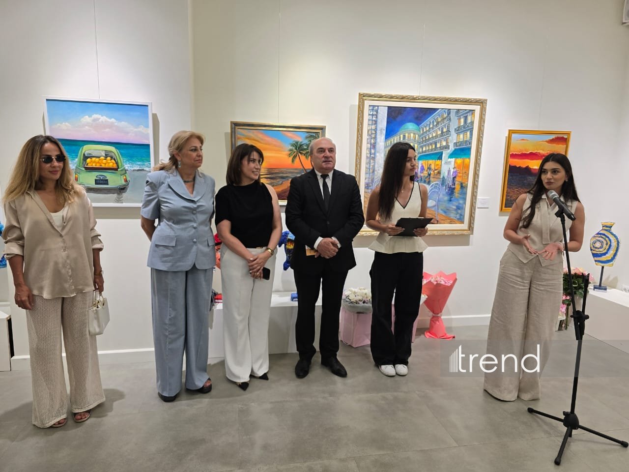 В Баку открылась красочная экспозиция Gulnar Art Studio под названием "Разные взгляды" (ФОТО)