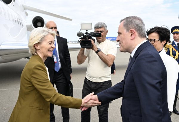 Президент Европейской комиссии прибыла с визитом в Азербайджан (ФОТО)