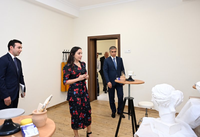 Вице-президент Фонда Гейдара Алиева Лейла Алиева побывала в Шекинской городской Школе искусств (ФОТО)