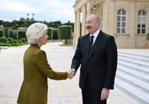 Состоялась встреча Президента Ильхама Алиева с президентом Европейской комиссии в формате «один на один» (ФОТО)
