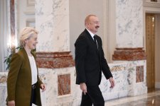 Состоялась встреча Президента Ильхама Алиева с президентом Европейской комиссии в формате «один на один» (ФОТО)