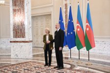 Состоялась встреча Президента Ильхама Алиева с президентом Европейской комиссии в формате «один на один» (ФОТО)