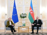 Состоялась встреча Президента Ильхама Алиева с президентом Европейской комиссии в формате «один на один» (ФОТО)
