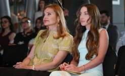 В Азербайджанском национальном музее ковра открылась выставка «Сокровищница культуры: Диван лугат ат-турк» (ФОТО)