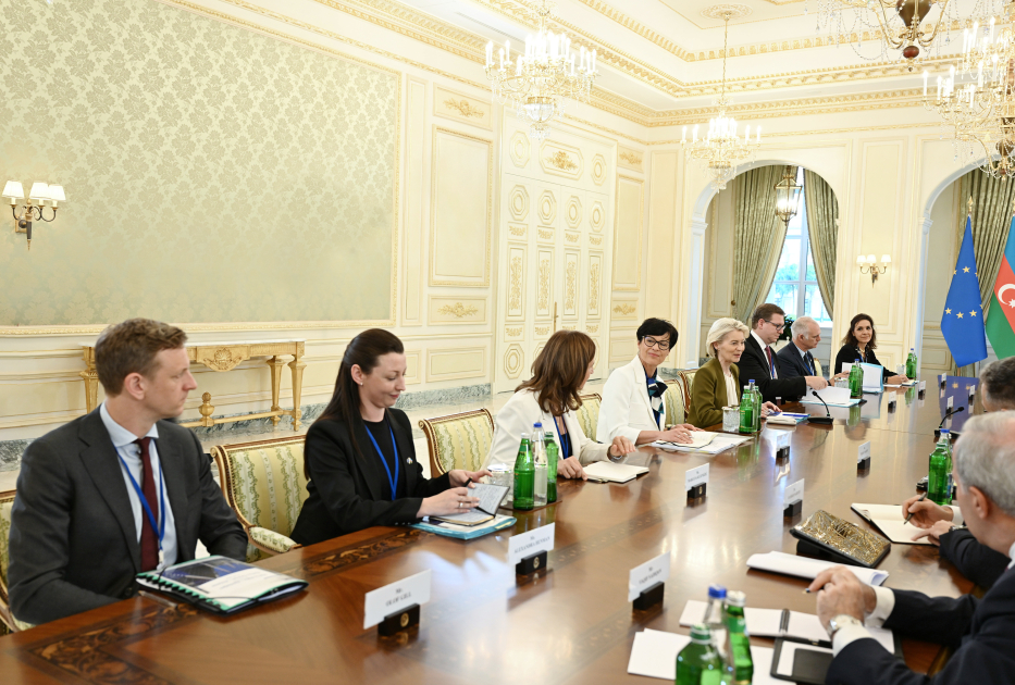 Состоялась встреча Президента Ильхама Алиева с президентом Европейской комиссии в расширенном составе (ФОТО)