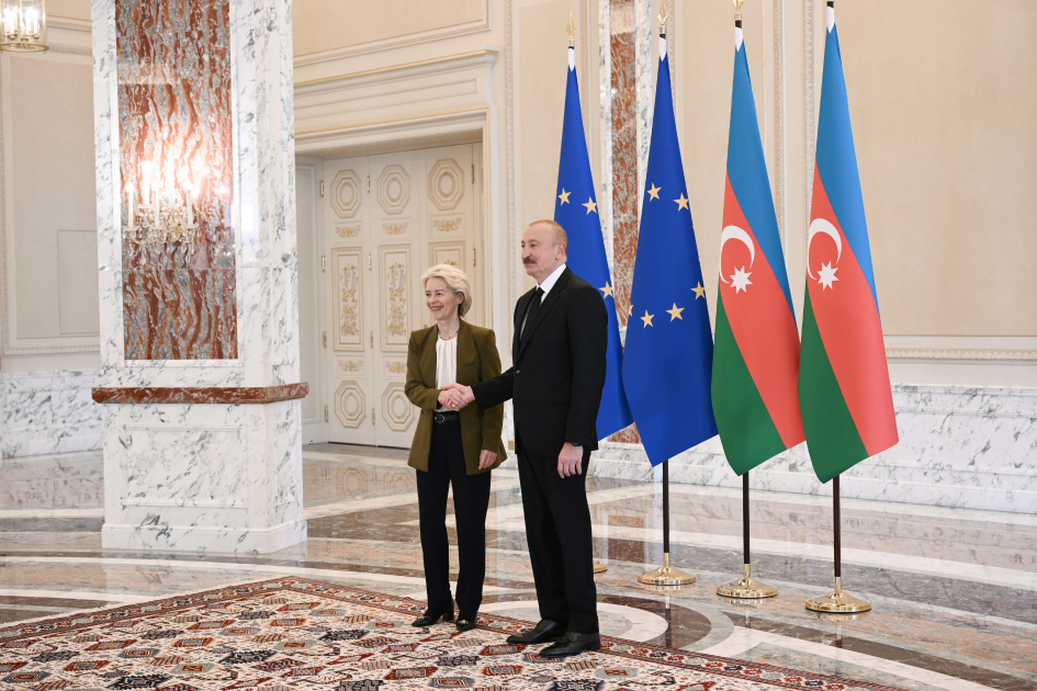 Состоялась встреча Президента Ильхама Алиева с президентом Европейской комиссии в формате «один на один» (ФОТО)