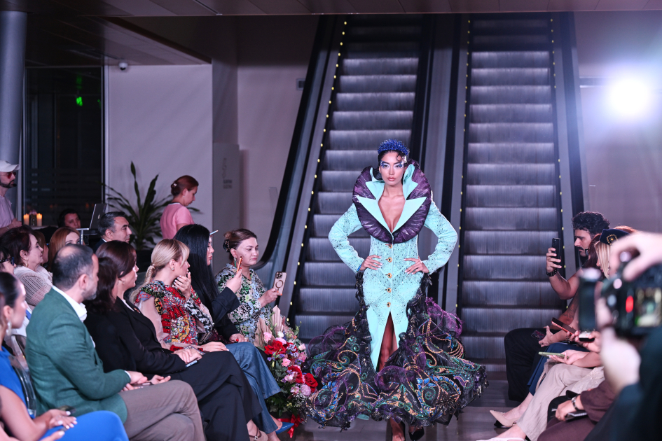 Алена Алиева посетила показ мод «Узоры времени» в Азербайджанском национальном музее ковра (ФОТО)