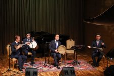 Когда скучаешь по Ильгару Фахми, ищи его! (ФОТО)