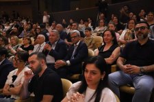 Когда скучаешь по Ильгару Фахми, ищи его! (ФОТО)