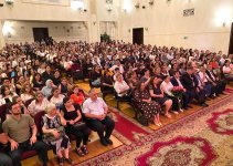 Тайны прошлого в уничтоженных дневниках - Бакинский муниципальный театр закрыл сезон классикой Ильяса Эфендиева (ФОТО)