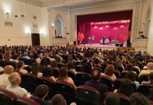 Тайны прошлого в уничтоженных дневниках - Бакинский муниципальный театр закрыл сезон классикой Ильяса Эфендиева (ФОТО)