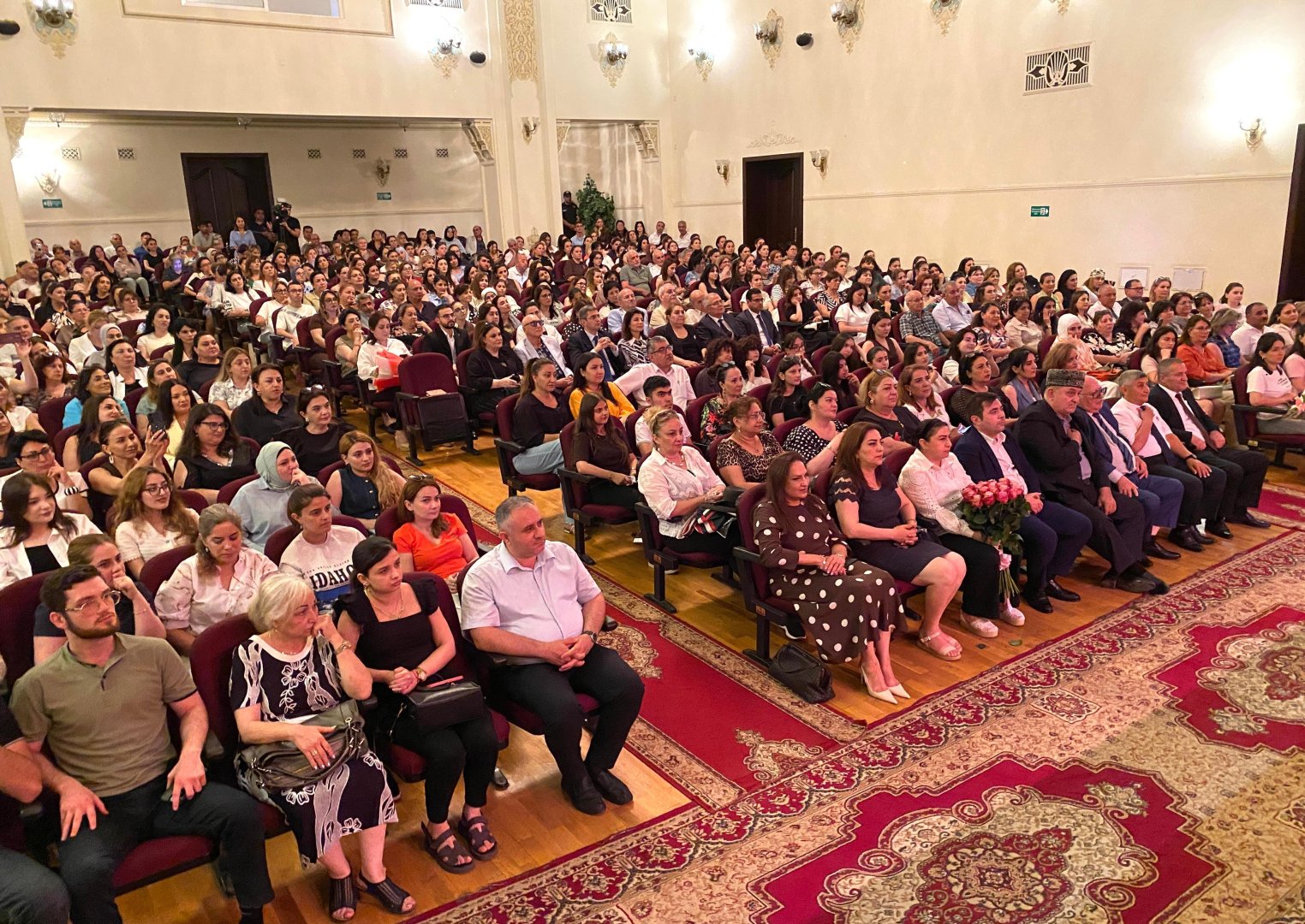 Тайны прошлого в уничтоженных дневниках - Бакинский муниципальный театр закрыл сезон классикой Ильяса Эфендиева (ФОТО)