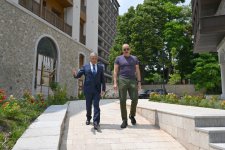 Президент Ильхам Алиев ознакомился с работами, выполненными на улице Карабах в Шуше в рамках государственно-частного партнерства (ФОТО)
