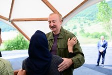 Президент Ильхам Алиев ознакомился с работами, проделанными в селе Кичик Галадереси Шушинского района, встретился с жителями, вернувшимися в село (ФОТО/ВИДЕО)