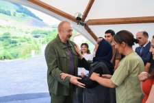Президент Ильхам Алиев ознакомился с работами, проделанными в селе Кичик Галадереси Шушинского района, встретился с жителями, вернувшимися в село (ФОТО/ВИДЕО)