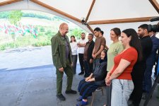 Президент Ильхам Алиев ознакомился с работами, проделанными в селе Кичик Галадереси Шушинского района, встретился с жителями, вернувшимися в село (ФОТО/ВИДЕО)