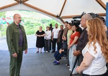 Президент Ильхам Алиев ознакомился с работами, проделанными в селе Кичик Галадереси Шушинского района, встретился с жителями, вернувшимися в село (ФОТО/ВИДЕО)