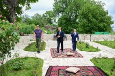 Президент Ильхам Алиев ознакомился с новым корпусом отеля Yasəmən в Шуше (ФОТО)