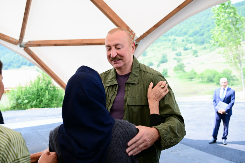 Президент Ильхам Алиев ознакомился с работами, проделанными в селе Кичик Галадереси Шушинского района, встретился с жителями, вернувшимися в село (ФОТО/ВИДЕО)